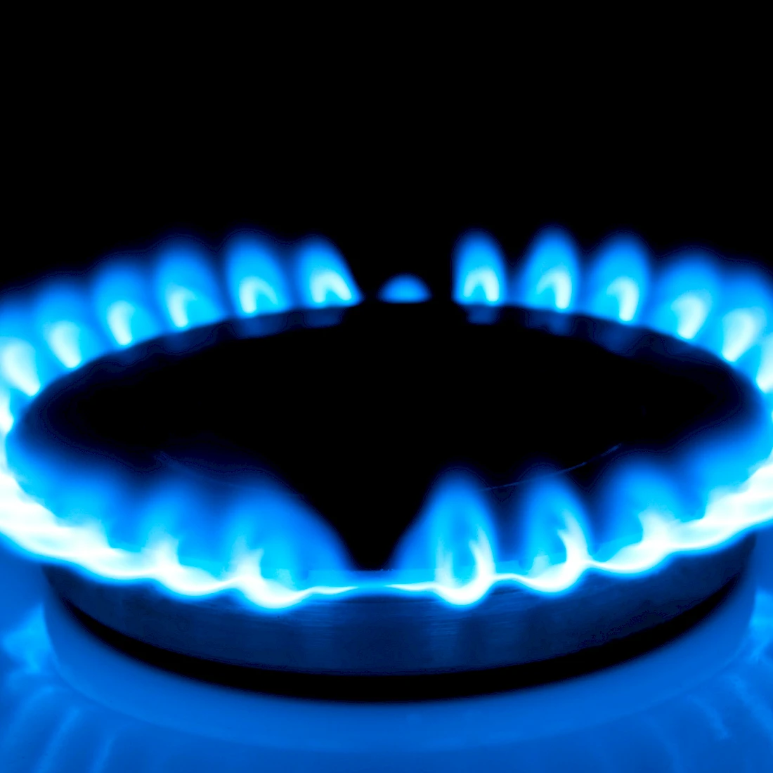 Moderne Gastherme in Technikraum eines Einfamilienhauses im Großraum Telfs